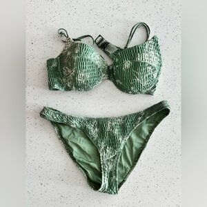 Triangl Saria Sacramento Bikini (sage color)